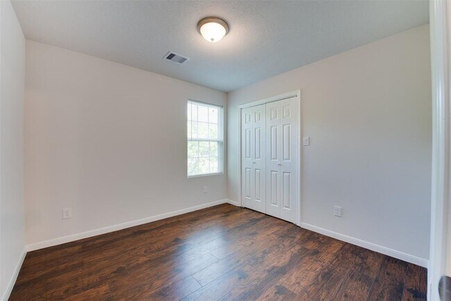 Building Photo - 5405 Groveton St