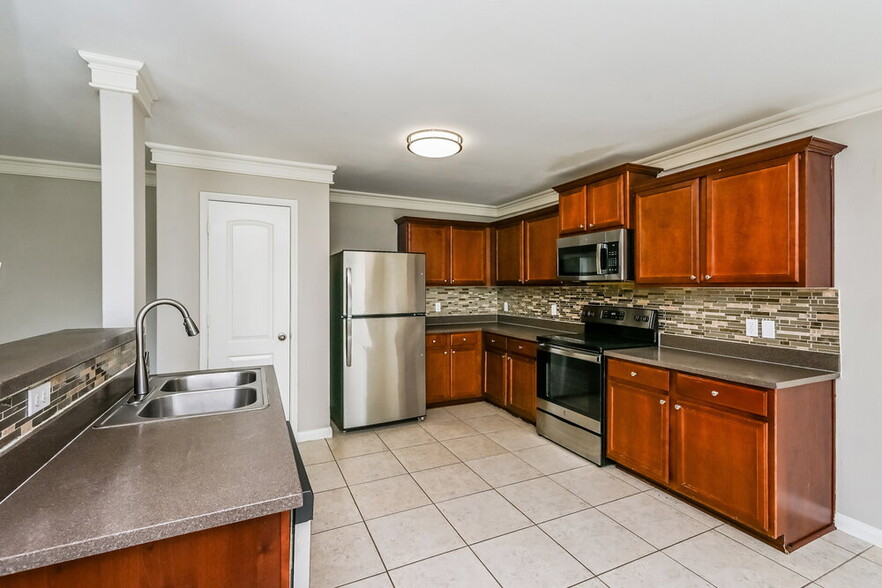 Building Photo - 8916 Highland Orchard Dr