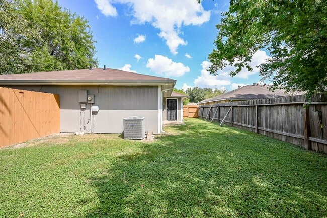 Building Photo - 6715 Greenyard Dr