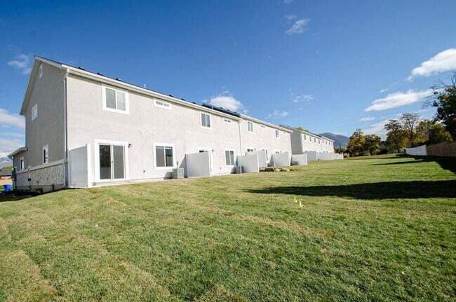 Building Photo - 1107 W 600 S