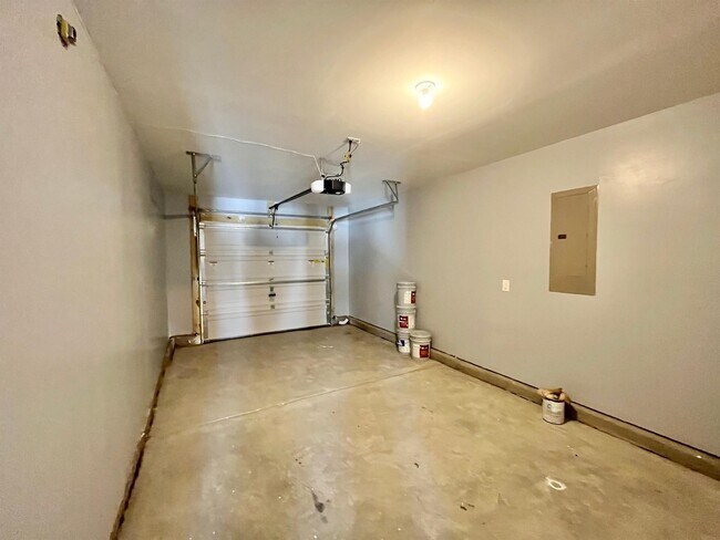 Building Photo - 823 Georgia Oak Ln