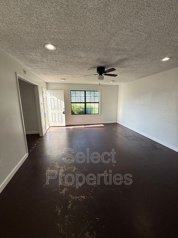 Building Photo - 1618 W Matthews Ave
