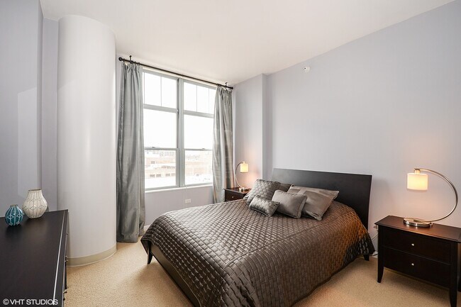 Building Photo - 1200 W Monroe St