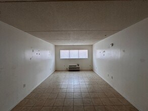 Building Photo - 1 Bedroom Condo