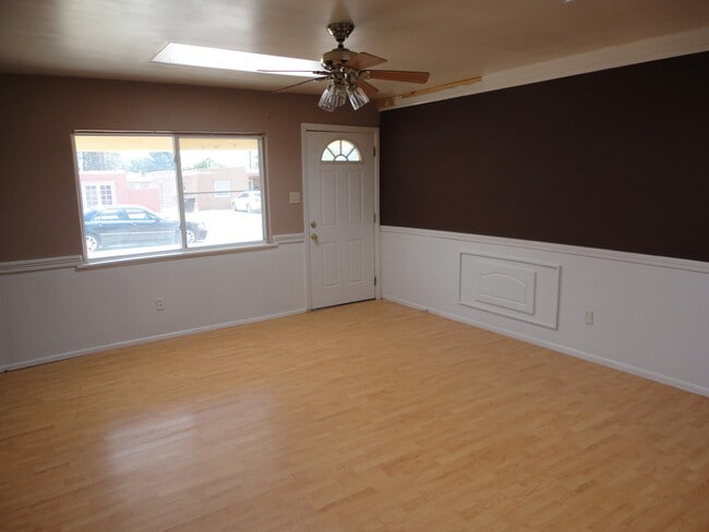 Building Photo - 3 bedroom 1 Bath