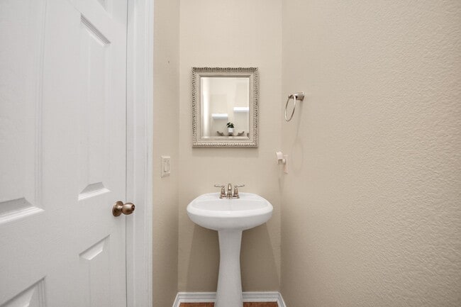 Building Photo - 6003 Baileys Run Ln