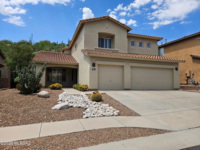 Building Photo - 4389 N Sunset Cliff Dr