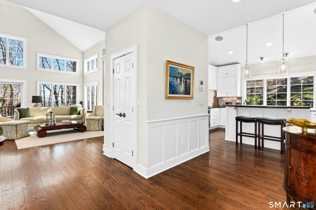 Building Photo - 9 Dancing Bear Rd