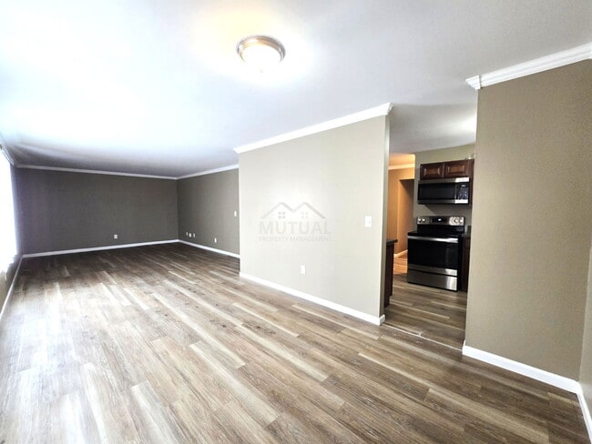 Building Photo - 30240 Southfield Rd