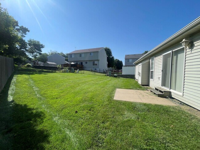 Building Photo - New Home For Rent Bellevue!