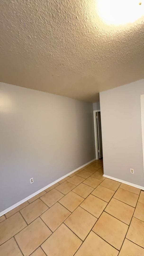 Building Photo - Spacious 3BR/2BA Duplex with Large Backyard – Memphis