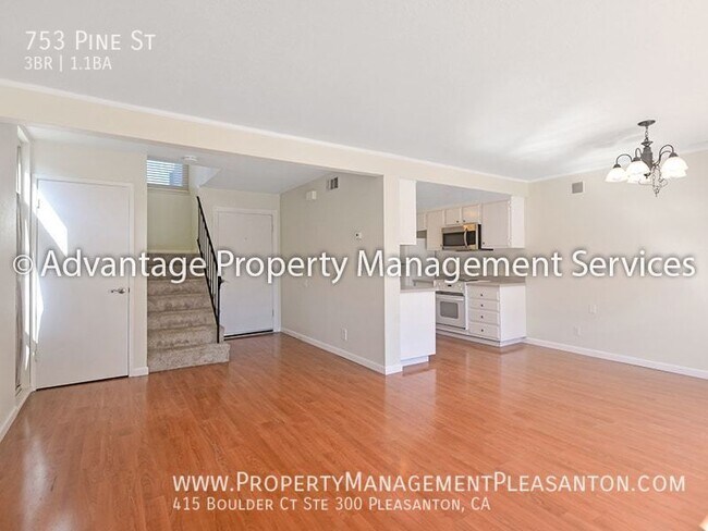 Building Photo - 753 Pine St