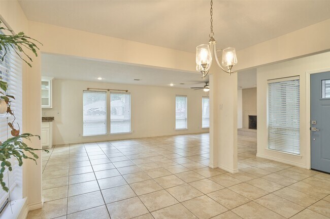 Building Photo - 11616 Timberwild St