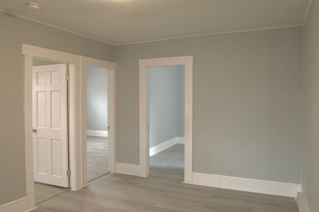 Building Photo - 105 Clarendon St