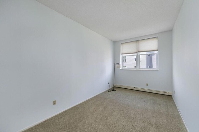 Building Photo - 215 7th St NE