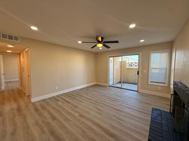 Building Photo - Bright 2BR/2BA Condo with Reserved Parking...