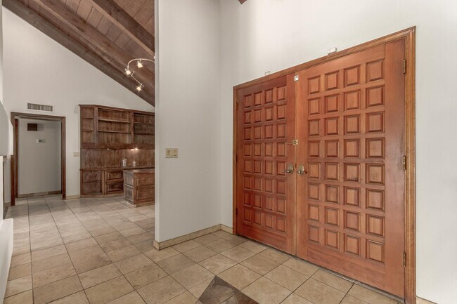 Building Photo - 805 W Toledo St