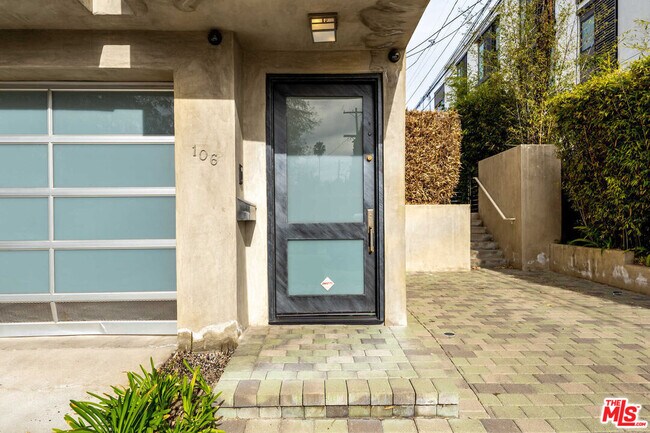 Building Photo - 438 Arnaz Dr