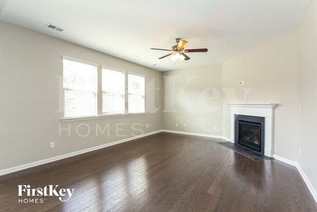 Building Photo - 11370 Cedarvale Farm Pkwy