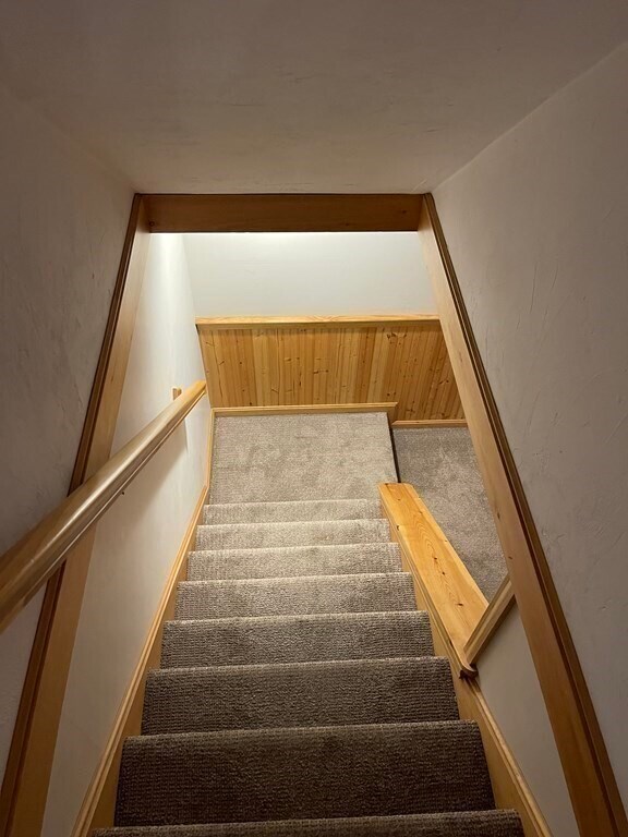 Building Photo - 24 Camelot Ct