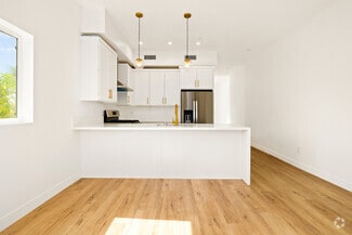 Building Photo - 3425 Edgehill Dr