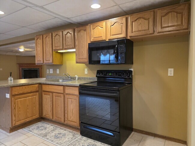 Building Photo - Multi generational Home New London