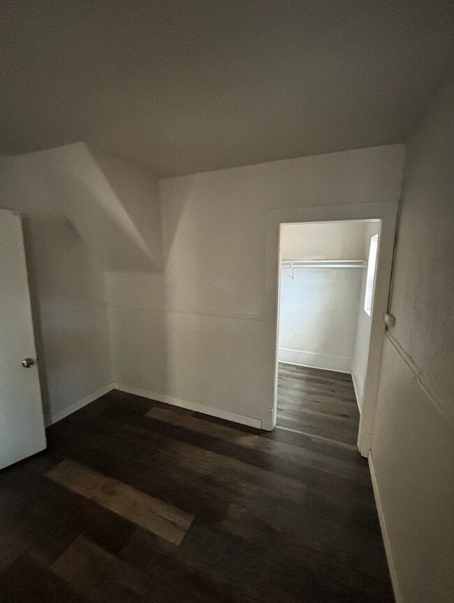 Building Photo - 1428 E Orman Ave