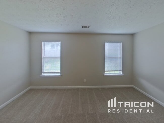 Building Photo - 406 Village Cir