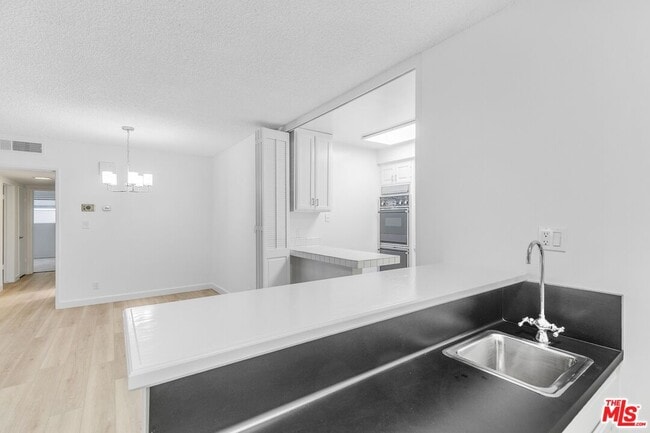 Building Photo - 825 S Gretna Green Way