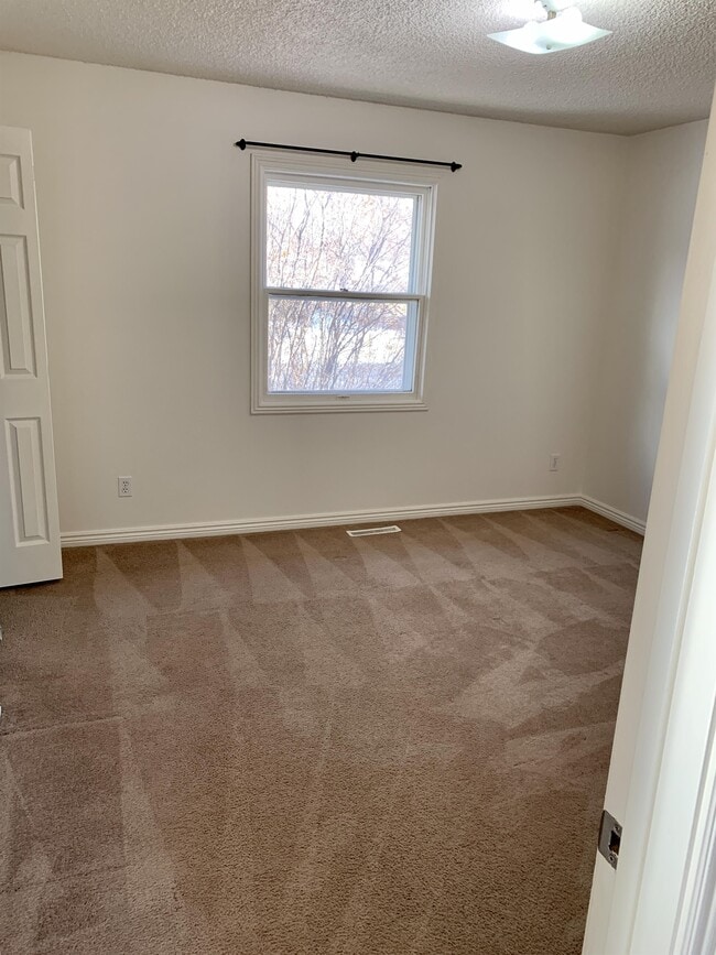 Building Photo - 3895 Kitt Dr