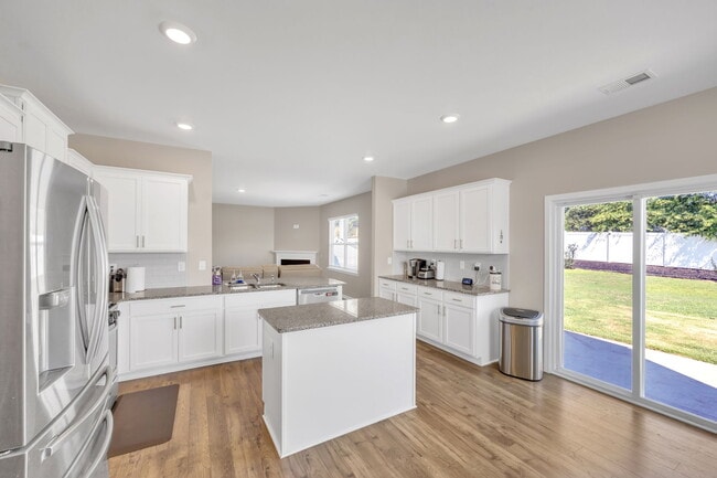 Building Photo - 207 Bridlewood Ln