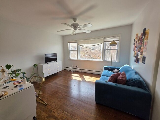 Building Photo - 4022 N Avers Ave