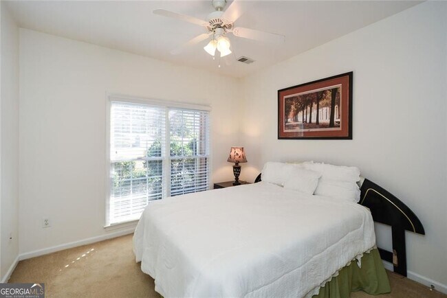 Building Photo - 305 Collegiate Dr