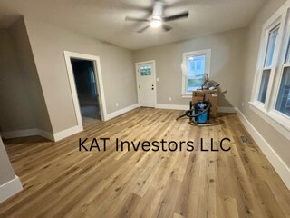 Building Photo - 168 Blain St