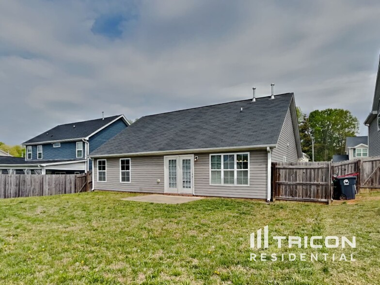 Building Photo - 2806 Wild Poplar Way