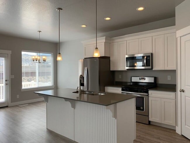Building Photo - Beautiful Townhome in Great Location!