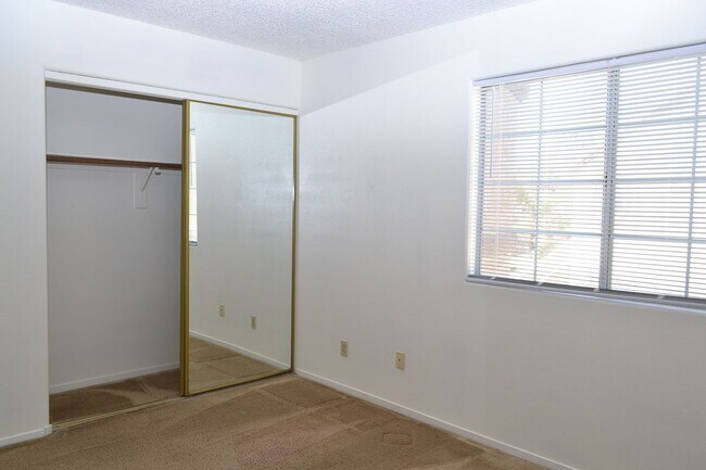 Building Photo - COZY 2 BEDROOM AND 2 FULL BATH CONDO IN SP...