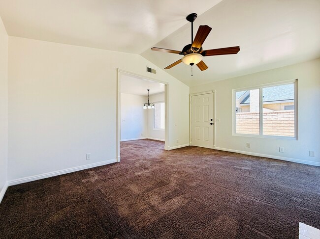 Building Photo - 2711 Nandina Dr