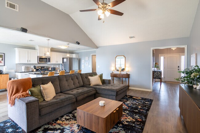 Building Photo - 4830 Fairmont Dr