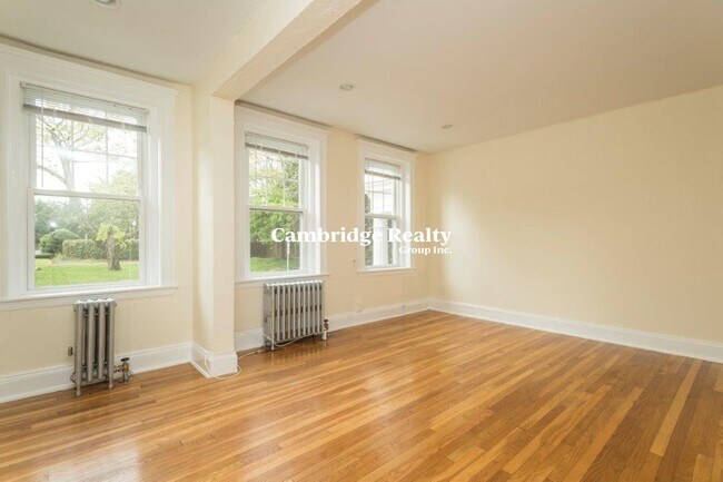 Building Photo - 286 Chestnut Hill Ave