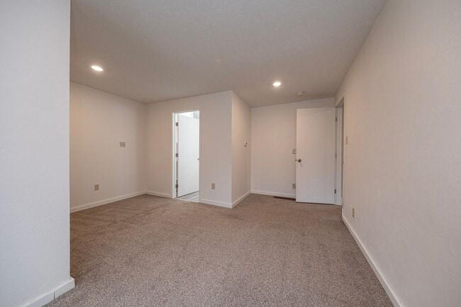 Building Photo - Beautiful 3 Bedroom Home in Franklin Regional School District