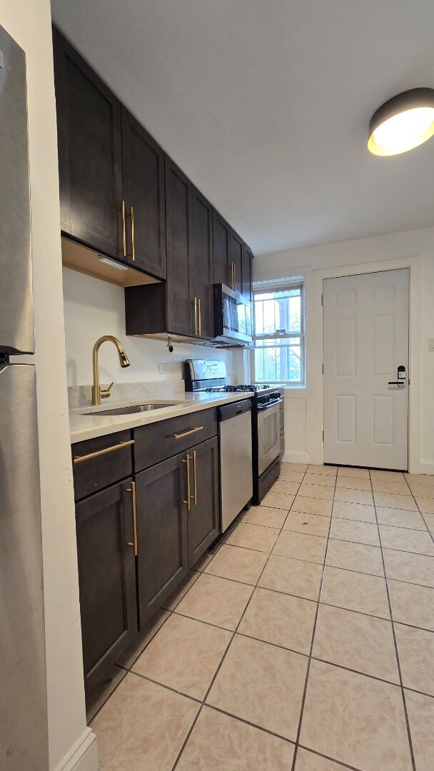 Building Photo - Spacious 3BR/2BA in Woodlawn – 1,700 Sq Ft...