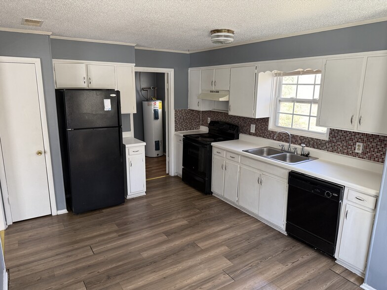 Building Photo - 1209 Cherokee Rd