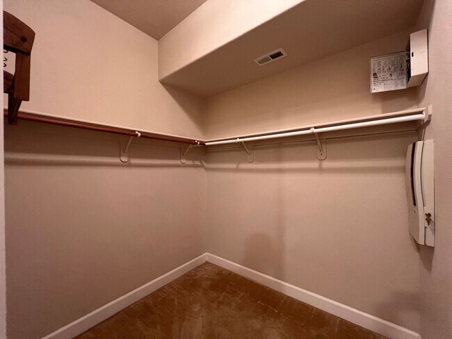 Building Photo - Large Home located in the Gated Community of Dorado in S. Reno