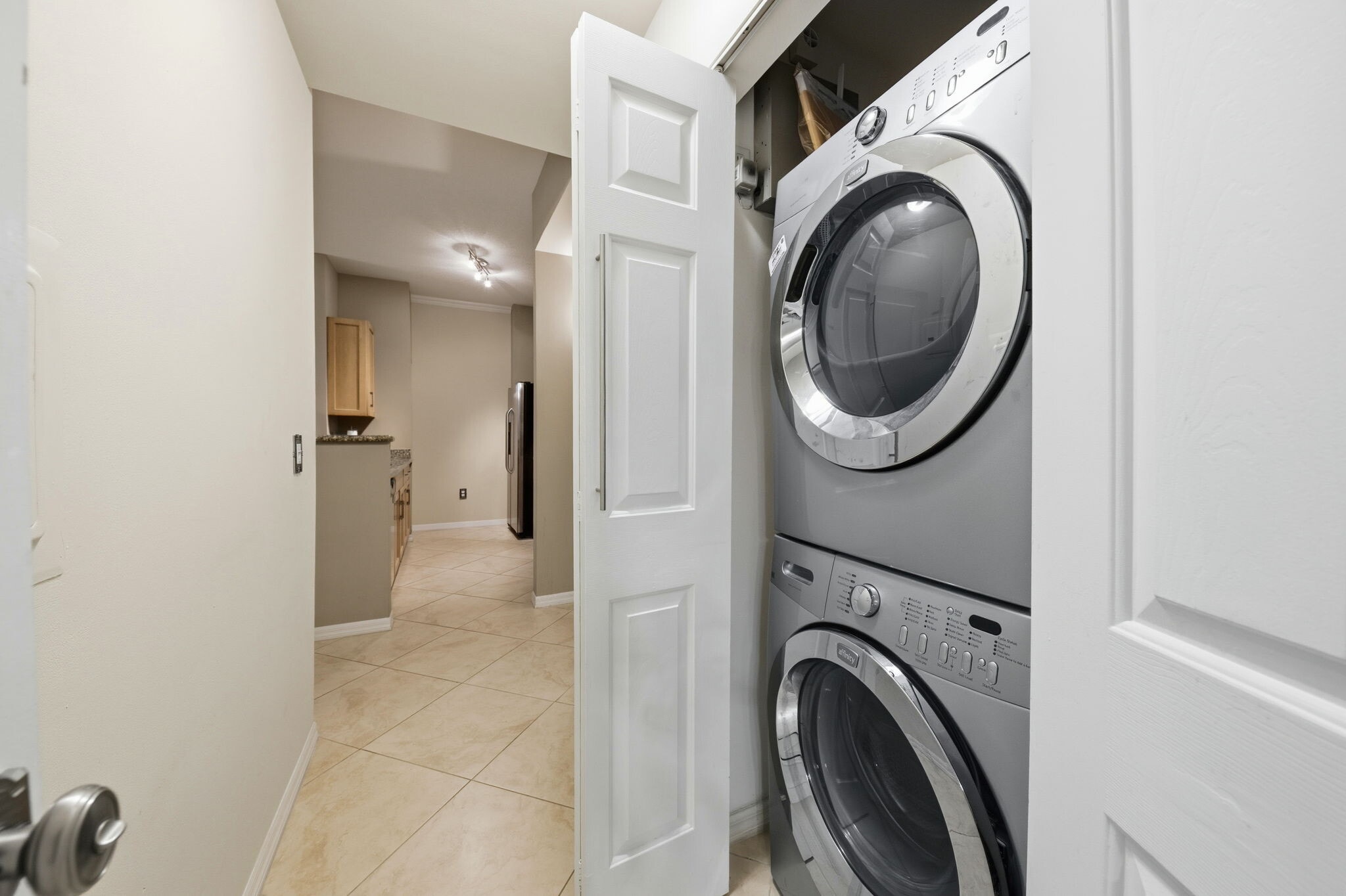 Building Photo - 2421 NE 65th St