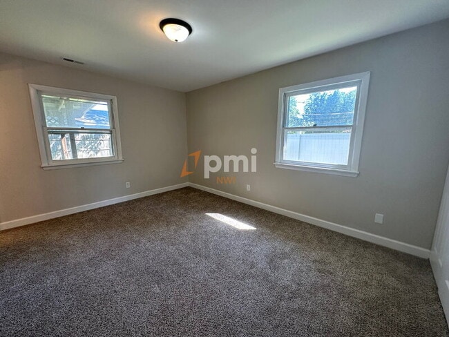 Building Photo - 613 Southwind Dr