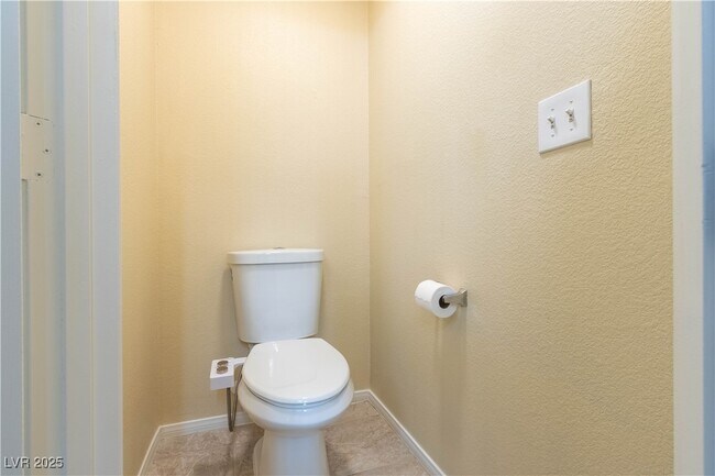 Building Photo - 4633 Califa Dr