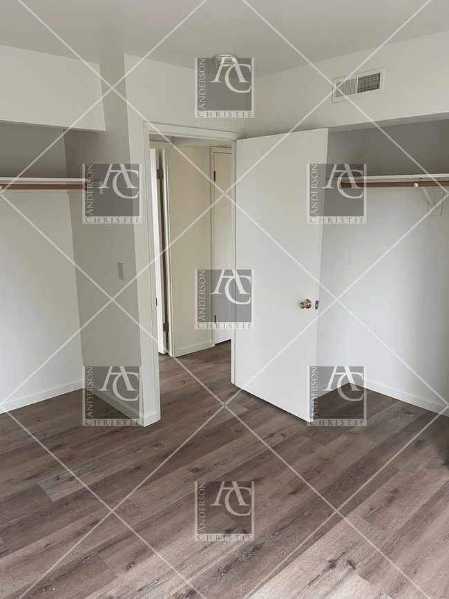 Building Photo - 3 bed 1.5 bath Home upper westside