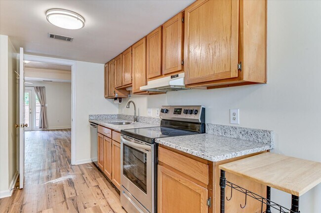 Building Photo - 407 Folkstone Cir
