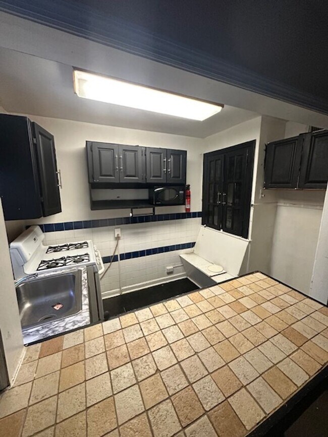 Building Photo - 846 Windermere Ave